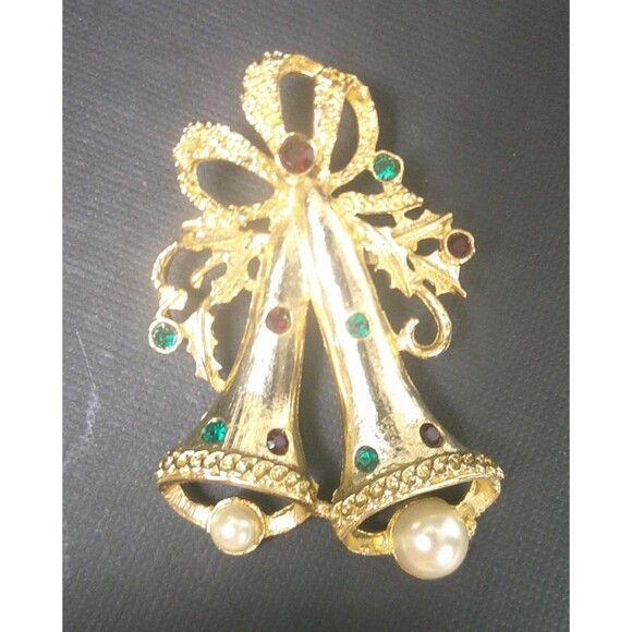 Vintage Double Bell Christmas Gold Tone Brooch Holiday Pin 2 Inch Red Green - Picture 1 of 3